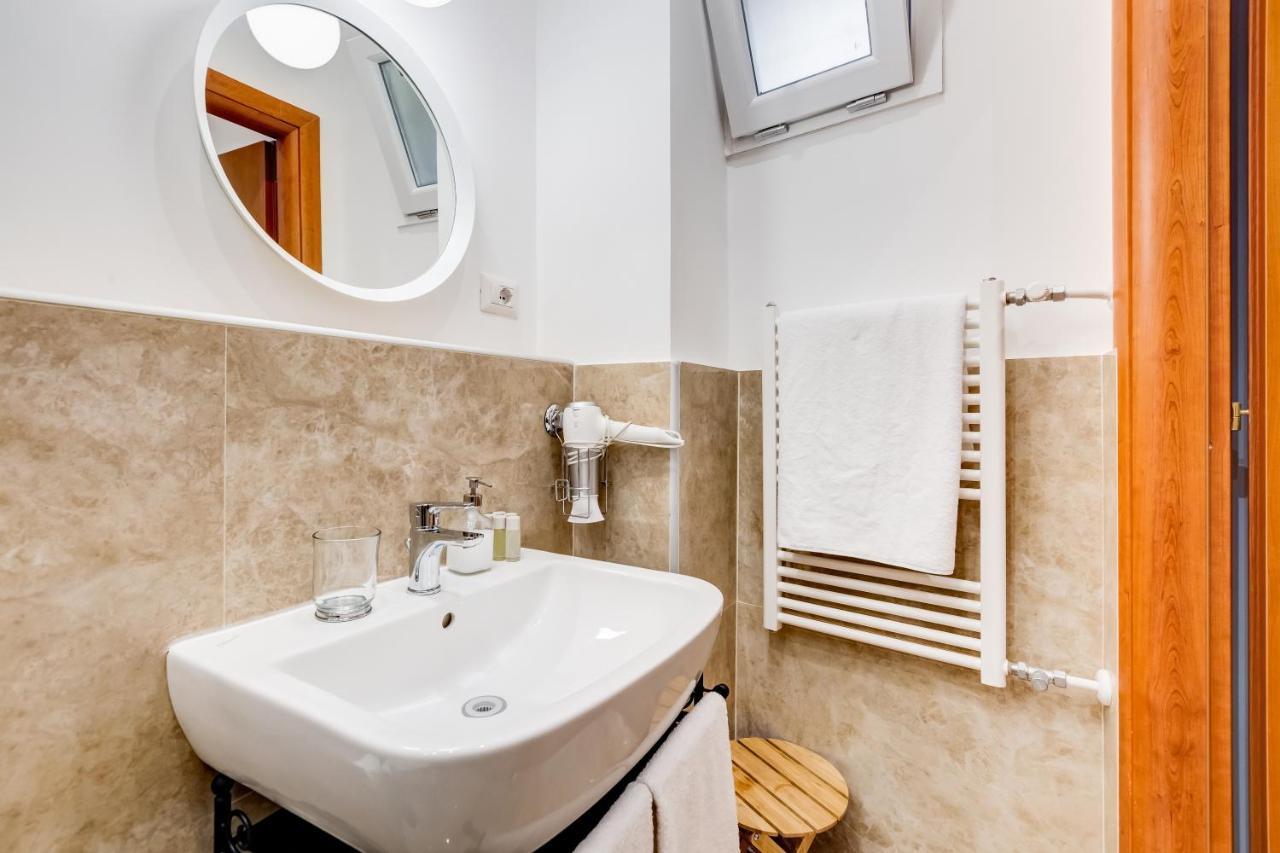 Lovely And Modern Nest Near The Colosseum Рим Экстерьер фото