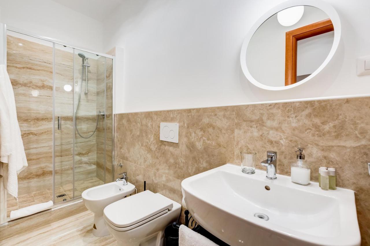 Lovely And Modern Nest Near The Colosseum Рим Экстерьер фото